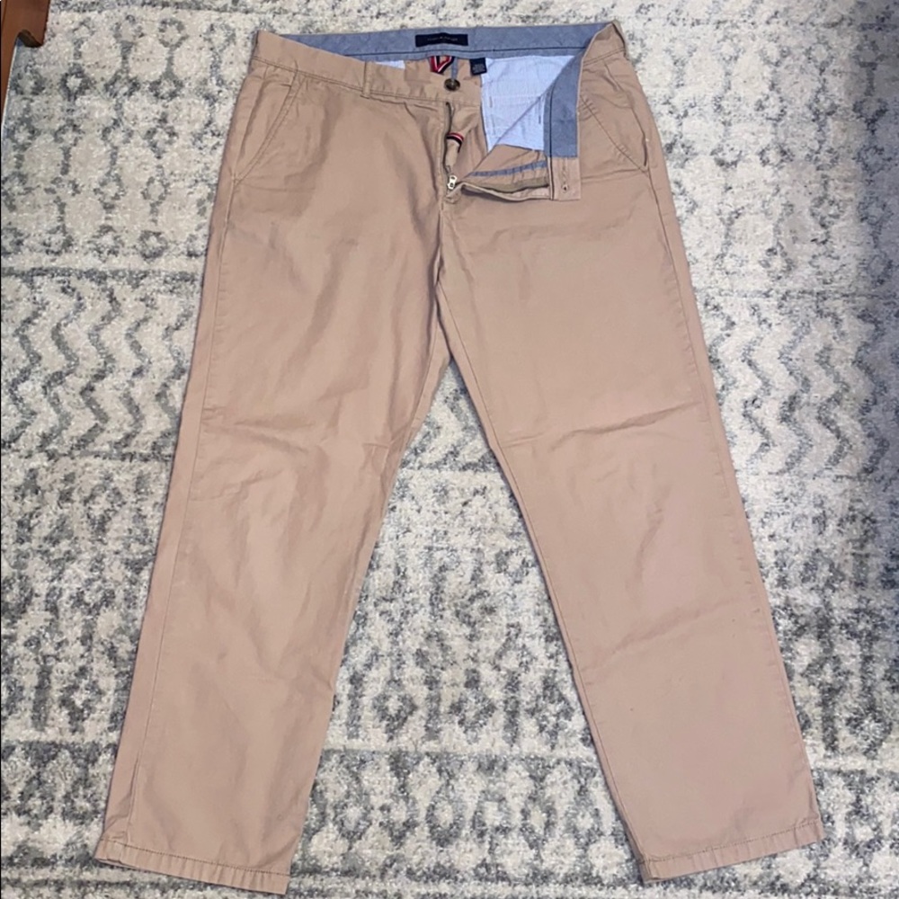 Men’s Tommy Hilfiger khaki pants